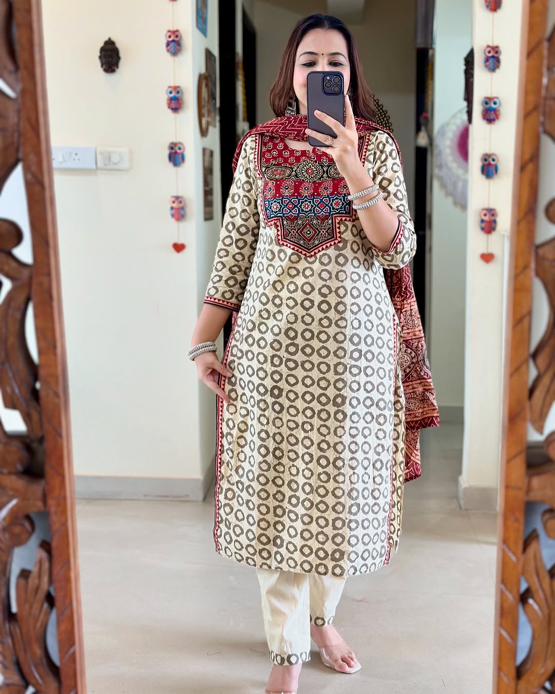 Featuring Fully Elegant Premium Muslin Suit Set Which is Beautifully Decorated With Hand Khatli Work And Original Mirror Work With Butti Pattern.(WARED09)