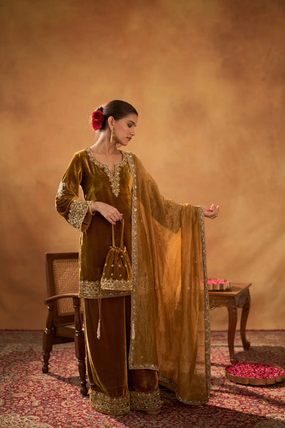 Aurelia Signature Velvet Set